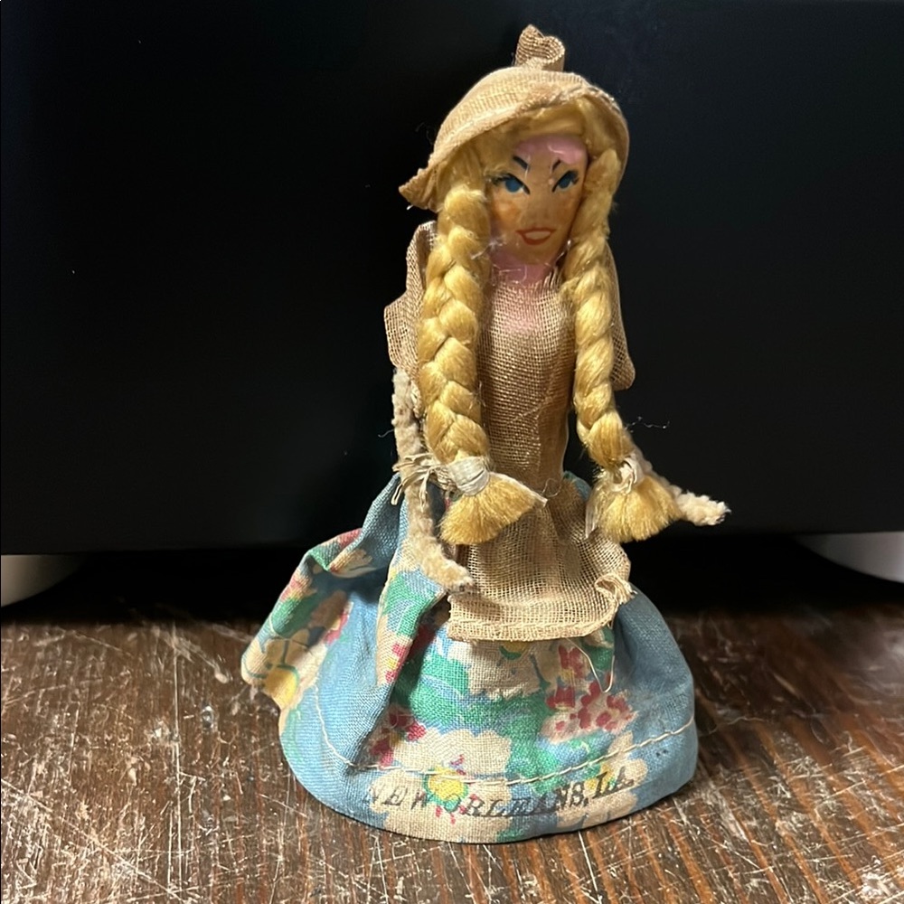 Vintage ANTIQUE Souvenir Tea Bell Girl w Braided Hair New Orleans LA  BELL WORKS